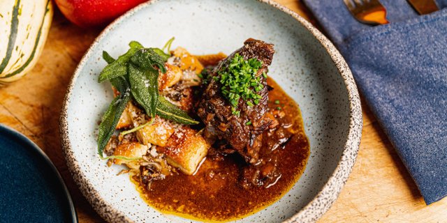 Red Wine-Braised Short Ribs