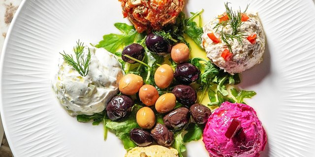 Mixed Mezze Salad