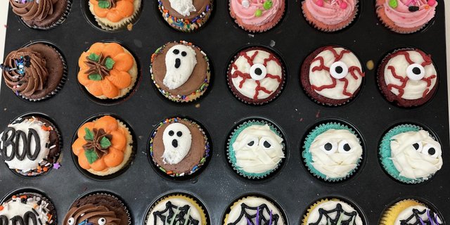 Dozen Mini Halloween Cupcakes