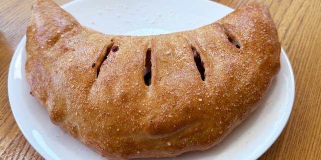 Pesto Calzone