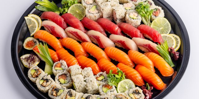 Maki & Nigiri Combo Platter