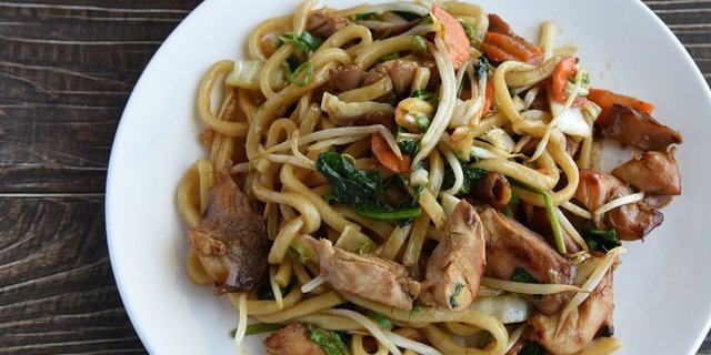 Yaki Udon W/ Chicken