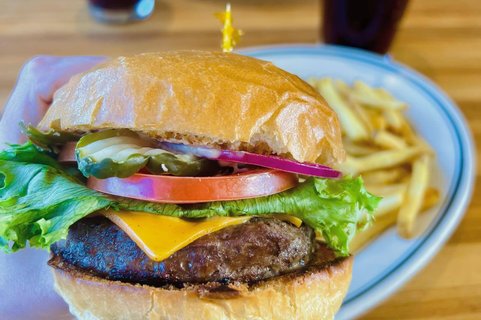 Classic Cheeseburger Boxed Lunch