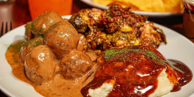 Whiskey Peppercorn Meatballs Boxed Lunch