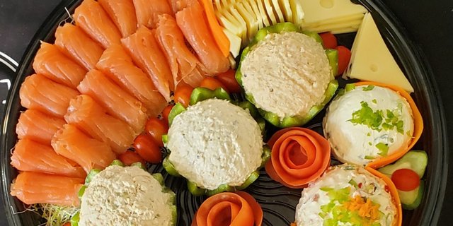 Smoked Fish & Cream Cheese Tray
