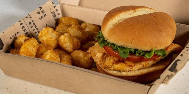 CRISPY CHICKEN SANDWICH BOX