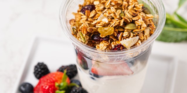 Yogurt, Berries & Granola Parfait