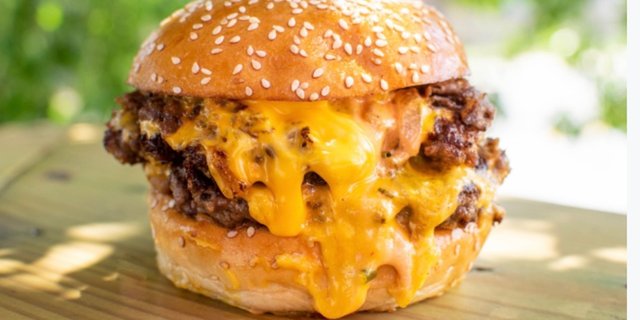 Hot Mess & Cheese Burger