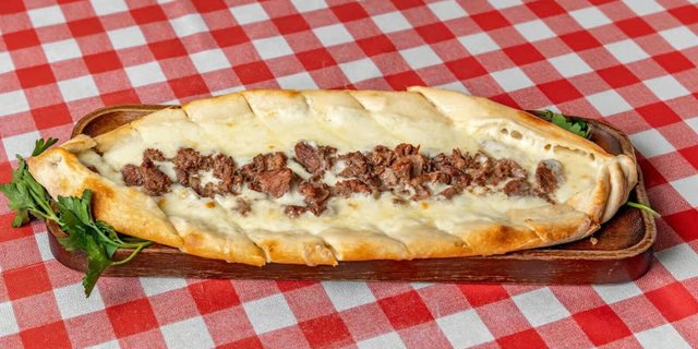 Kavurma & Cheese Pide