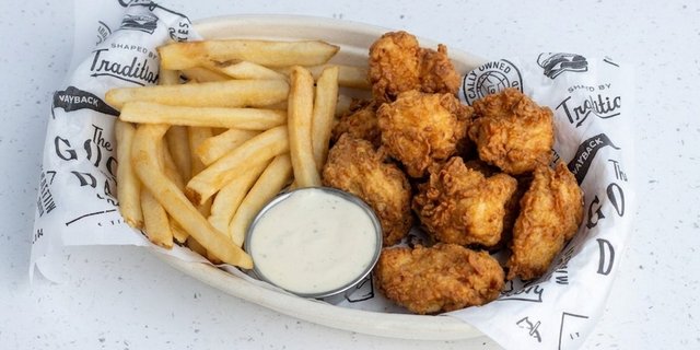 CHICKEN NUGGETS 8 PC BOX