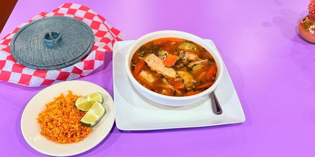 Caldo de Pollo