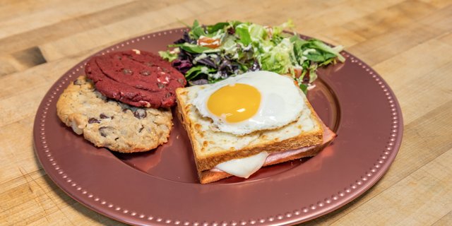 Croque Madame Box