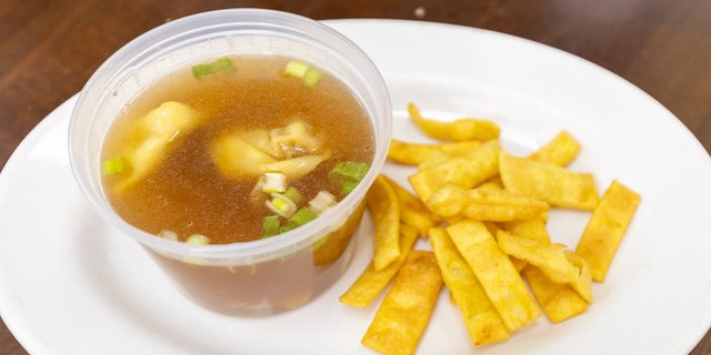Wonton Soup (16oz)