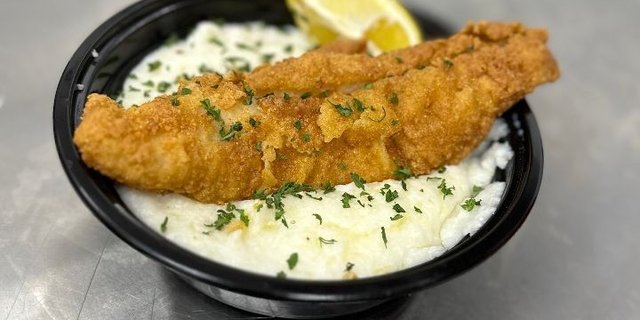 Catfish & Grits