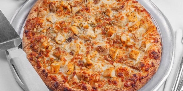 Rosemary-Garlic Chicken Pizza