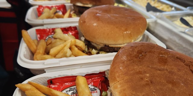 Cheeseburger Boxed Meal