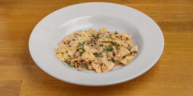 Bowtie Chicken Bianca