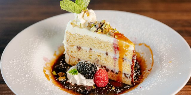 Pistachio Cannoli Cake