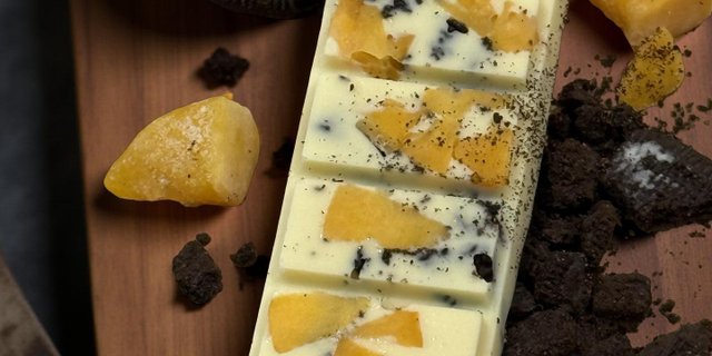 Peach & Oreos White Chocolate Bar