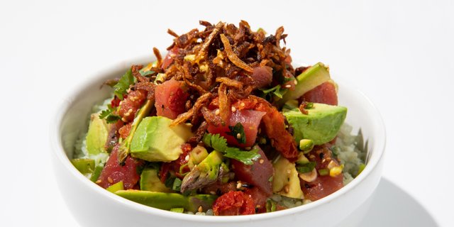 Sriracha Tuna Poke Bowls