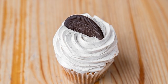 Black & White Satin Oreo Cupcake