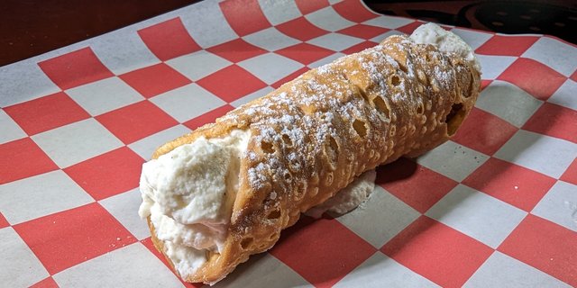 Traditional Cannoli