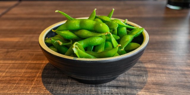 Spicy Garlic Edamame
