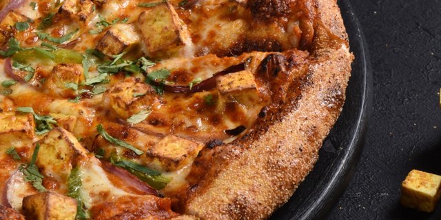 Butter Paneer Pizza