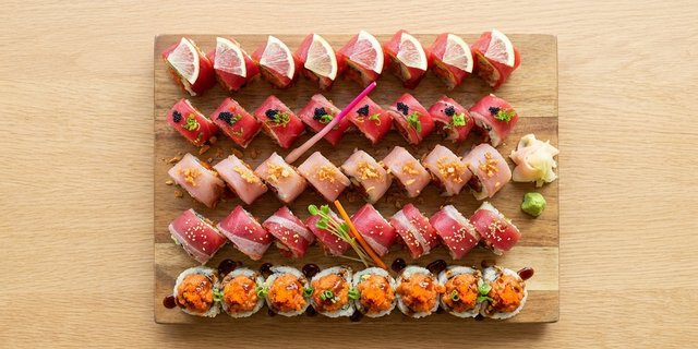 Signature Roll Tray