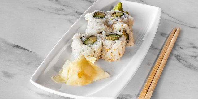 Avocado & Cucumber Roll