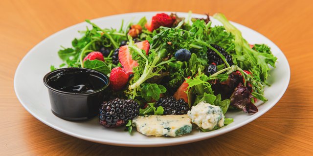 Berries & Blue Cheese Salad Boxed Lunch