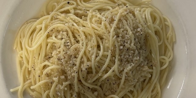 Spaghetti W/ Garlic & Oil