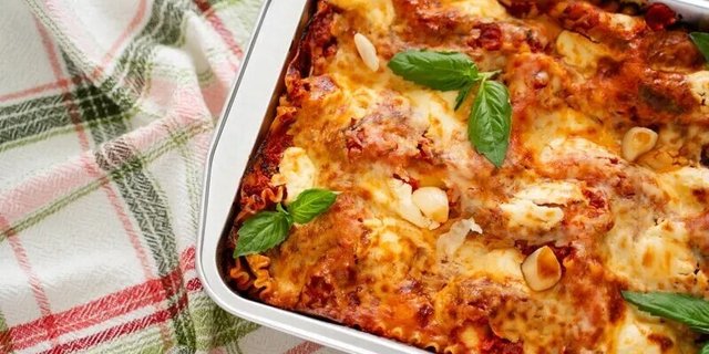 Basil & Garlic Lasagna Bolognese