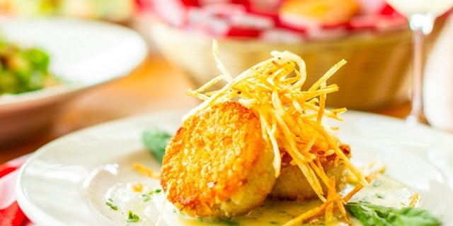 Dozen Lump Crab Cakes