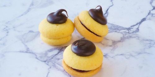 Round Filled w/ Chocolate Dot Cookies