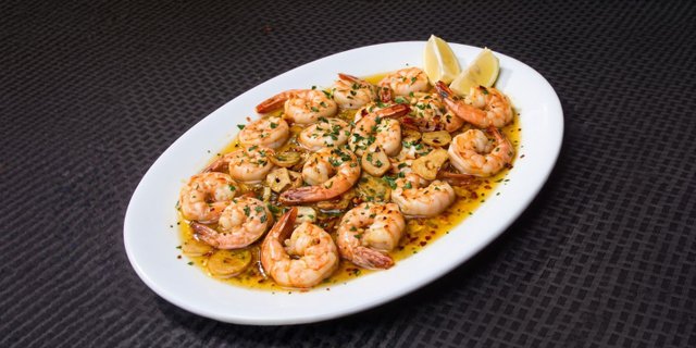 Camarones Al Ajillo (Garlic Shrimp Scampi Style)