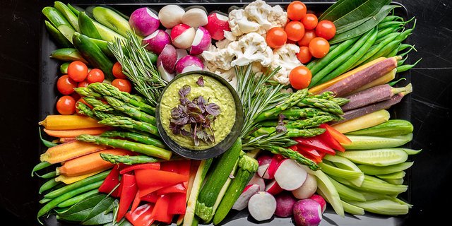 Crudité Platter with Edamame Hummus