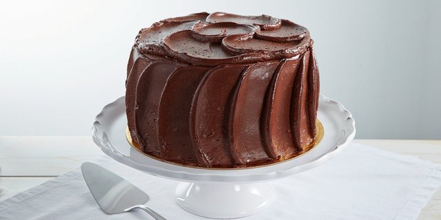 Old Fashioned Diner Cake