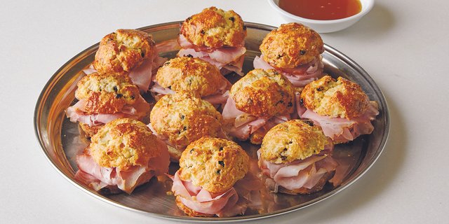 Mini Apricot & Currant Scones