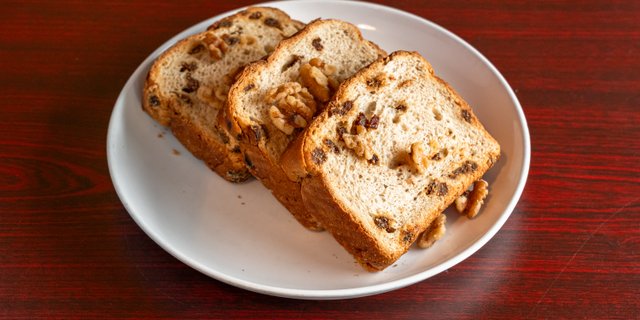 Walnut, Cinnamon & Raisin French Toast