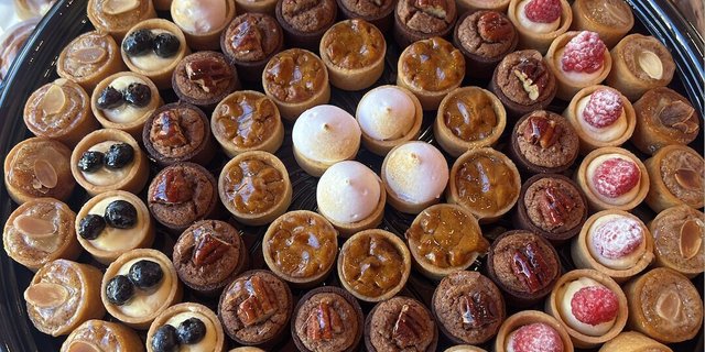 Tray of 80 mini tarts