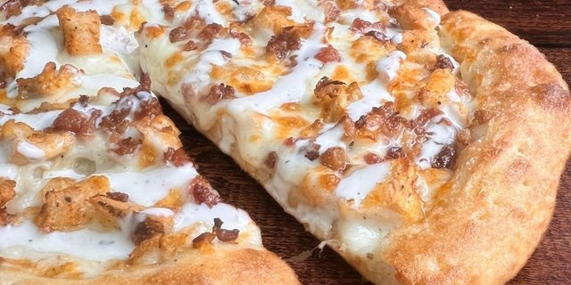 Chicken Bacon Ranch New York Thin Pizza