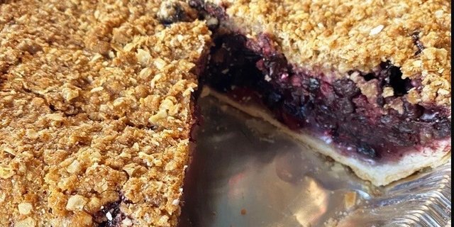 Blueberry Crumb Whole Pie