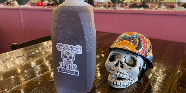 64oz Unsweetened Tea