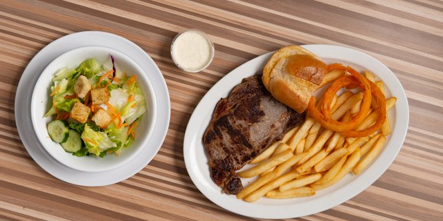 Juicy Steak  w/ Fries