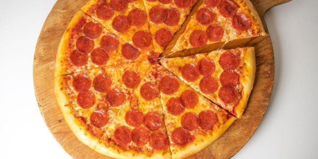 18" Pepperoni Pizza
