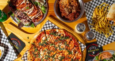 Meaux Jeaux Pizza