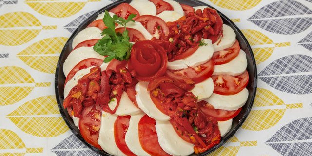 Fresh Mozzarella & Tomato Platter