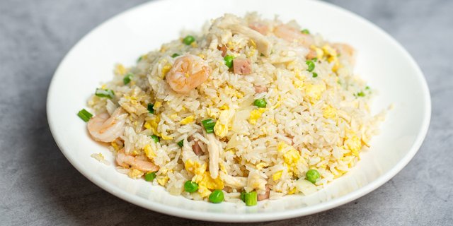 Yangzhou-Style Fried Rice w/ Ham, Shrimp & Chicken