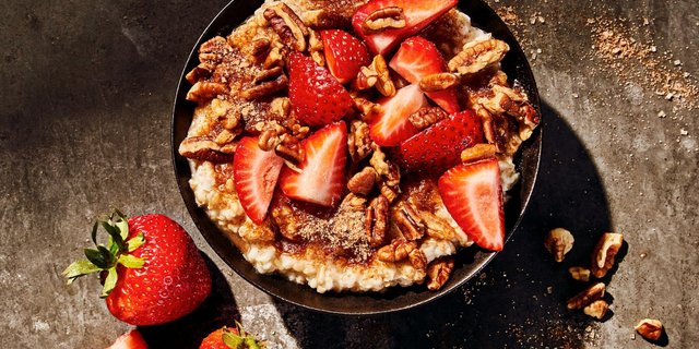 Steel Cut Oatmeal With Strawberries & Pecans Boxed Breakfast